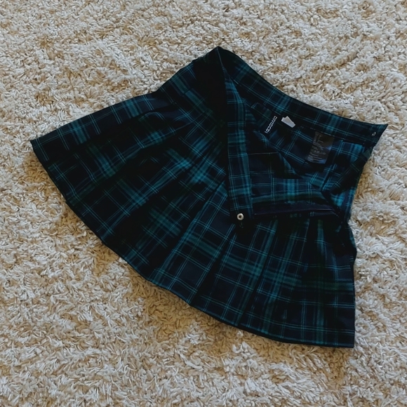 Green Plaid Skirt - Picture 7 of 10